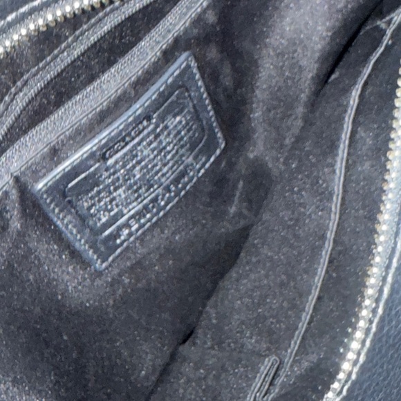 Coach Black Leather Shoulder Bag with Sleek Design - Picture 7 of 7